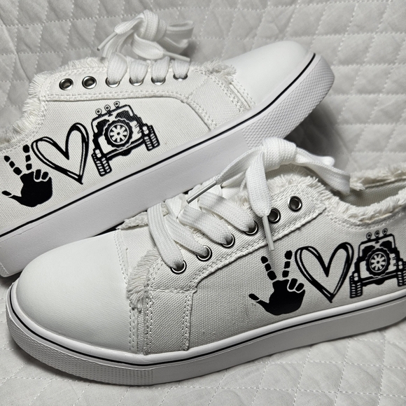 Shoes - Canvas Shoes Women's size 7   peace love JEEP